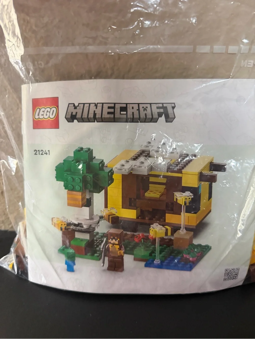 Lego Minecraft Yellow and Brown Bee House Playset